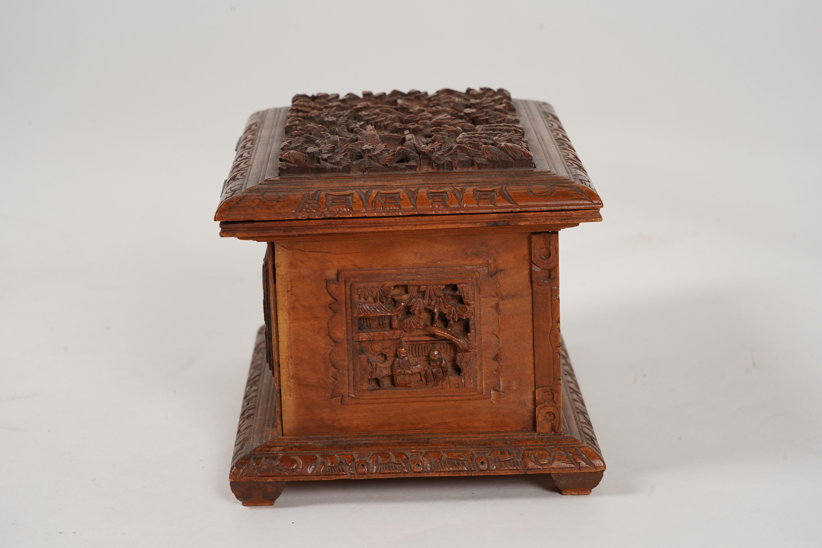 A Chinese sandalwood casket, 19th century